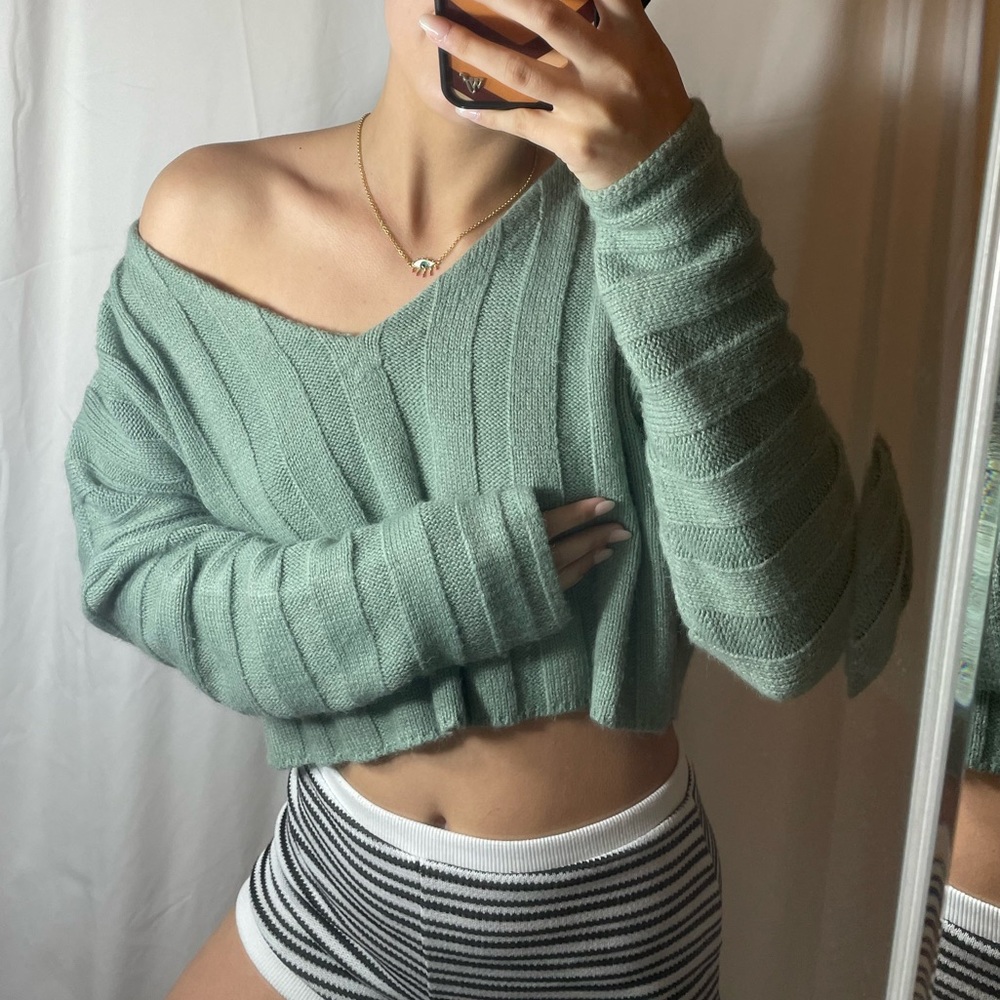 OFF THE SHOULDER SWEATER